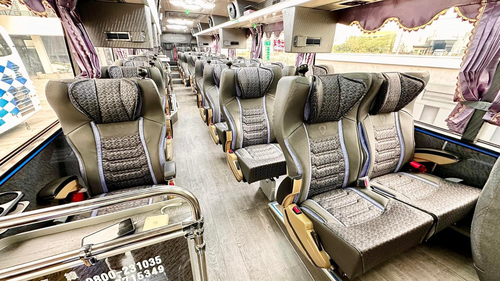 三排椅八輪遊覽車