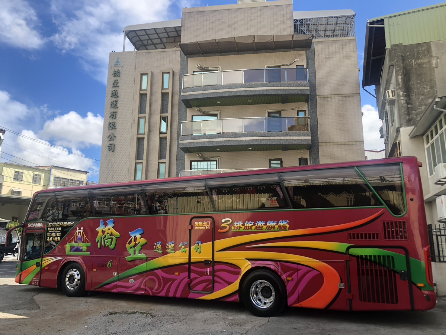 三排椅六輪遊覽車