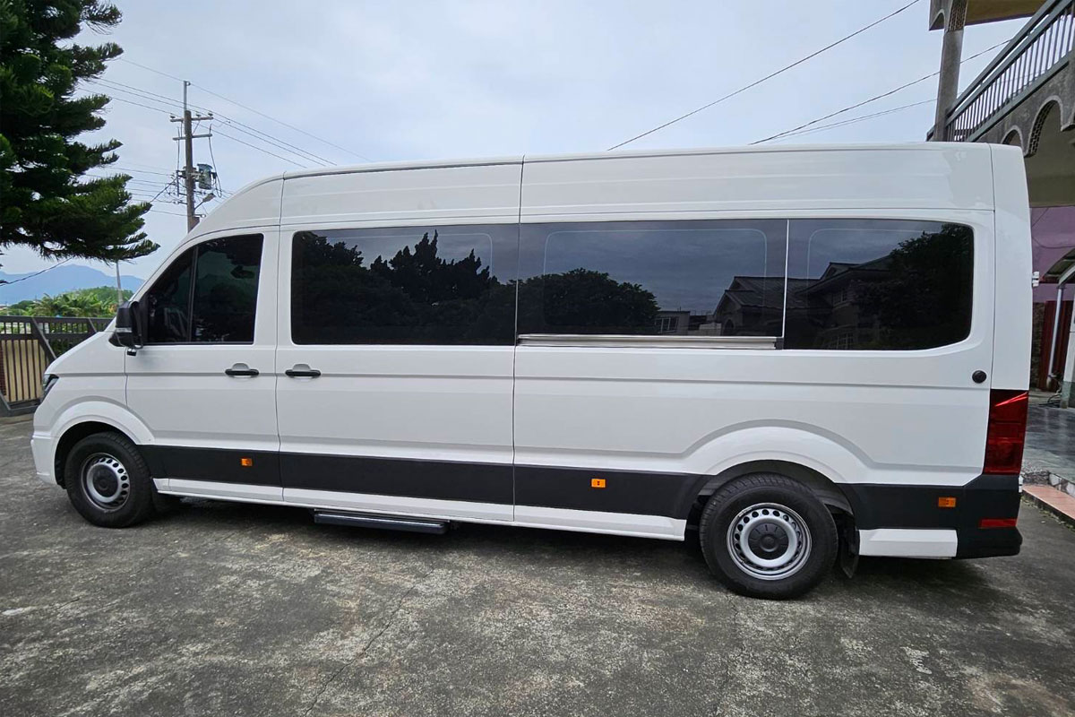 九人座保姆車